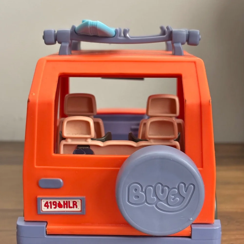 BLUEY HEELER 4WD FAMILY VEHICLE Orange Jeep Toy Car Van Blue Surfboard OPENS!